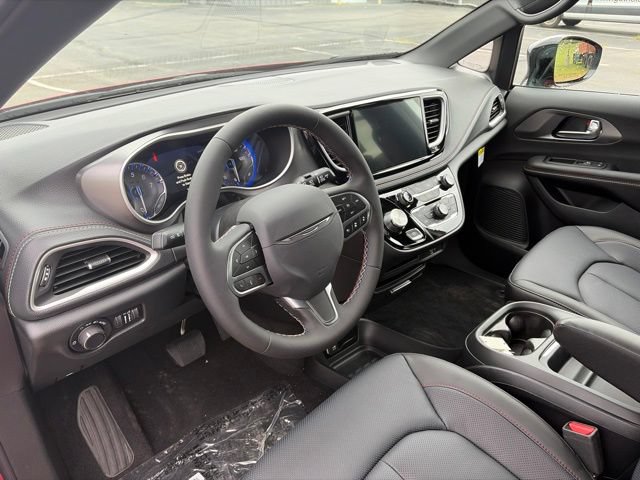 New 2027 Chrysler Pacifica Select AWD/4WD image 15
