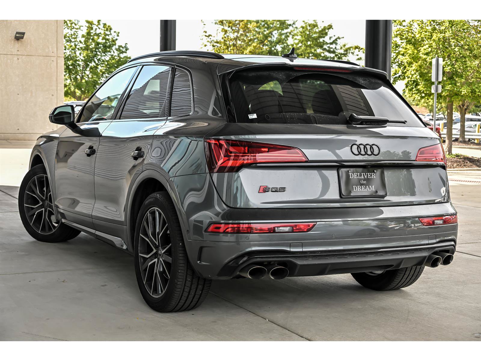 Used 2024 Audi SQ5 Prestige AWD/4WD image 2