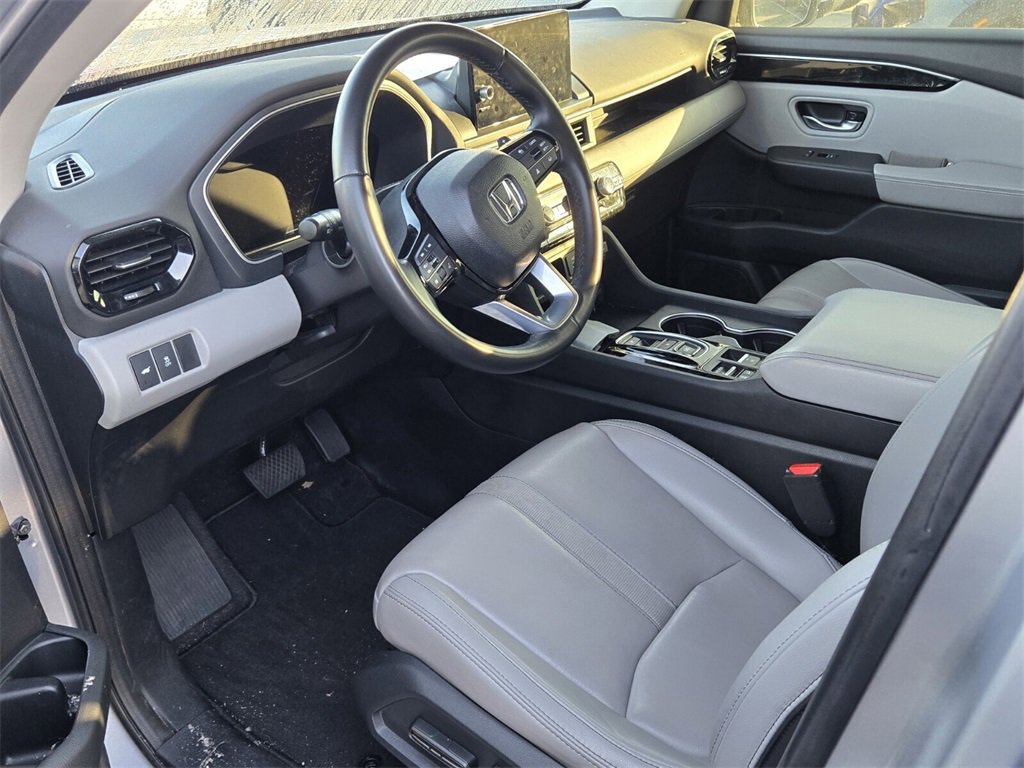 Used 2023 Honda Pilot Touring image 9
