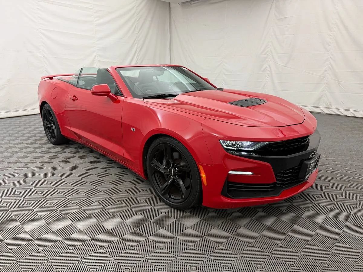 Used 2019 Chevrolet Camaro SS RWD image 4