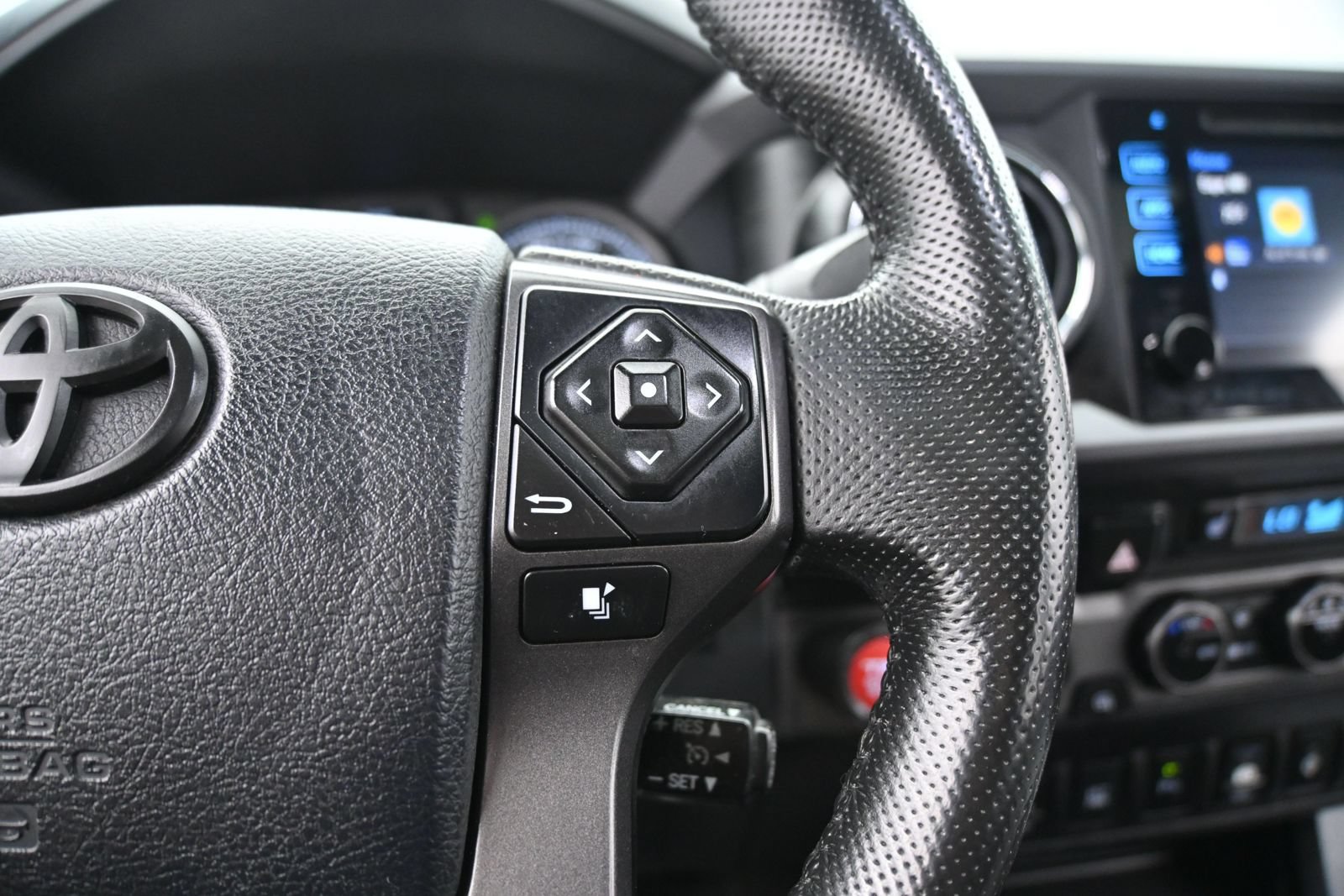 Used 2016 Toyota Tacoma TRD Off-Road AWD/4WD image 22