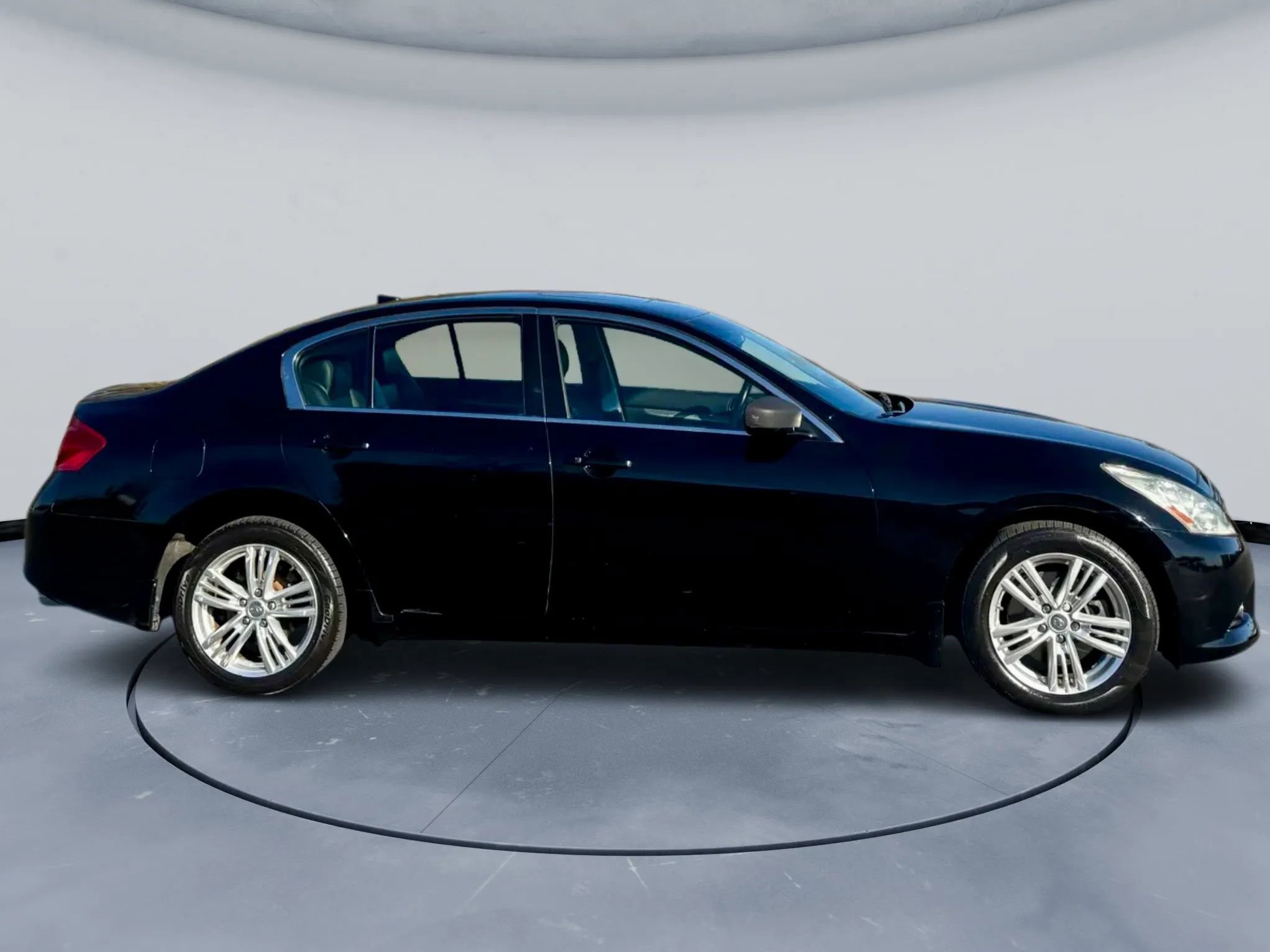 Used 2011 INFINITI G37 x Sedan w/ Premium Pkg image 7