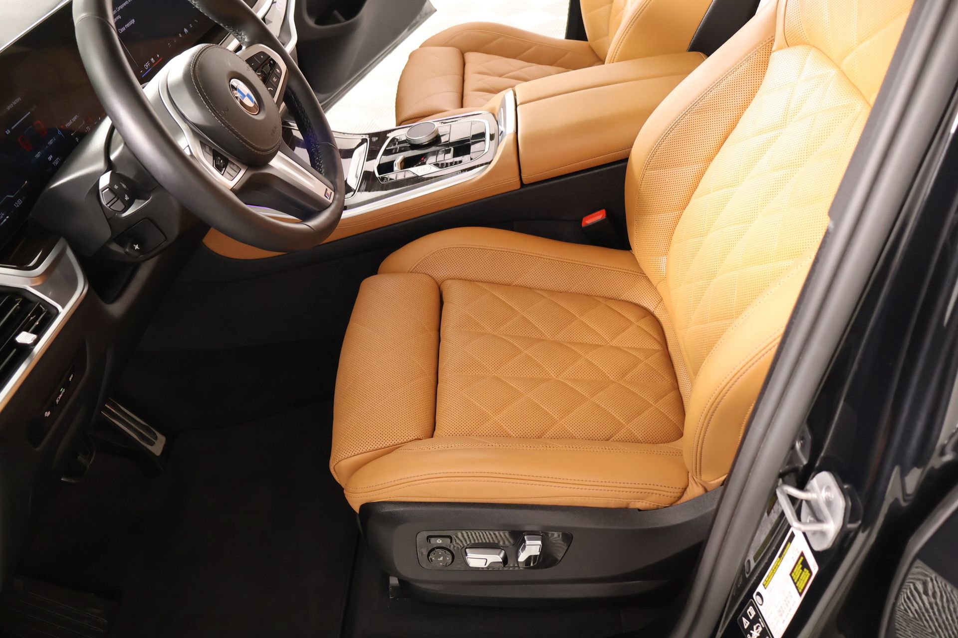 Used 2026 BMW X5 xDrive40i w/ M Sport Package AWD/4WD image 12