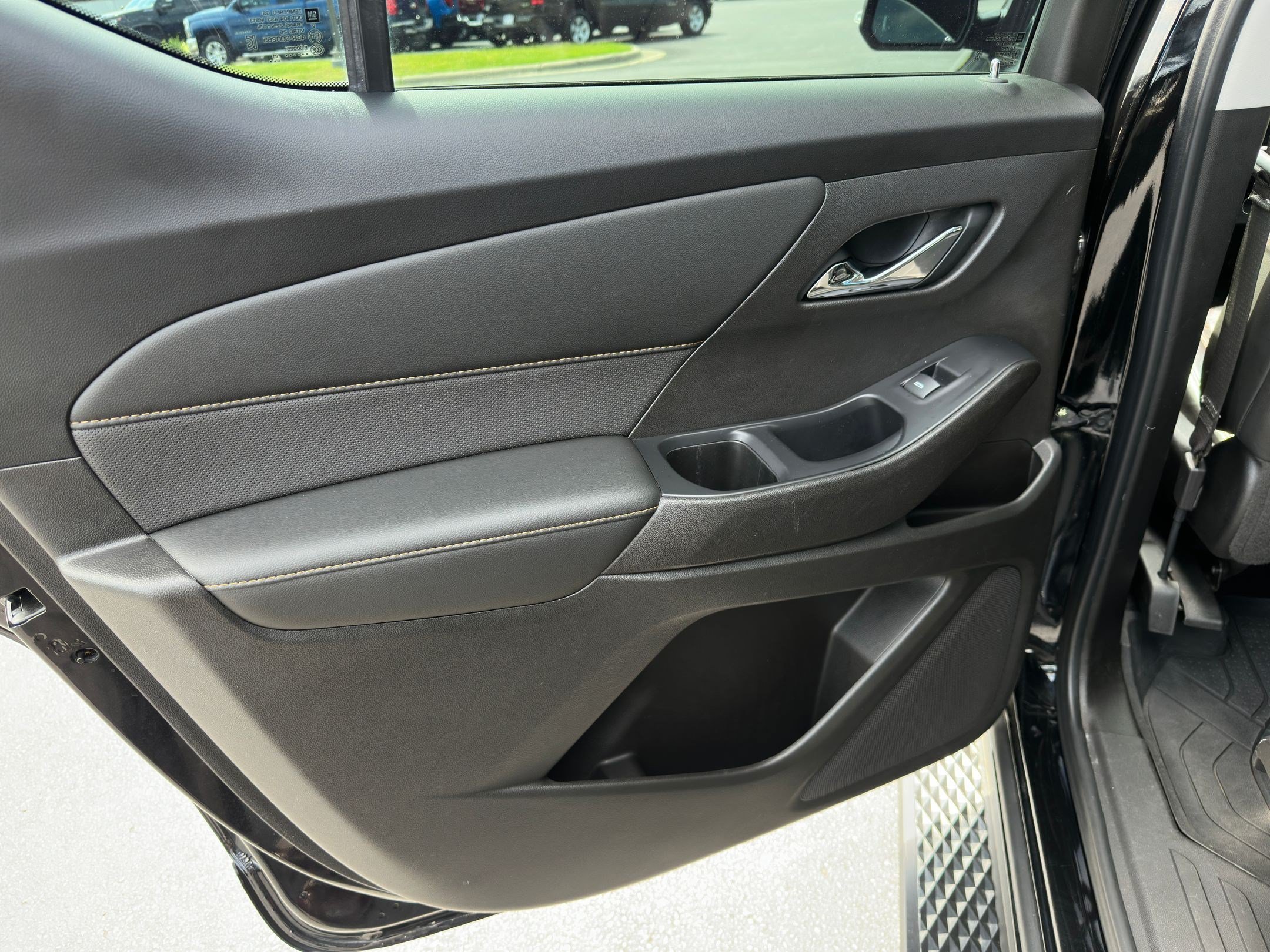 Used 2021 Chevrolet Traverse Premier w/ Redline Edition FWD image 21