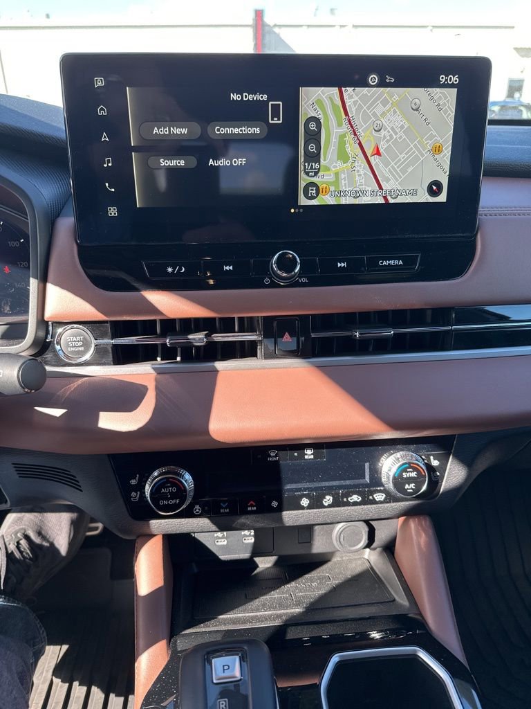 Used 2025 Mitsubishi Outlander SEL image 8
