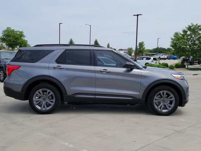 Certified 2022 Ford Explorer XLT w/ Equipment Group 202A AWD/4WD image 2