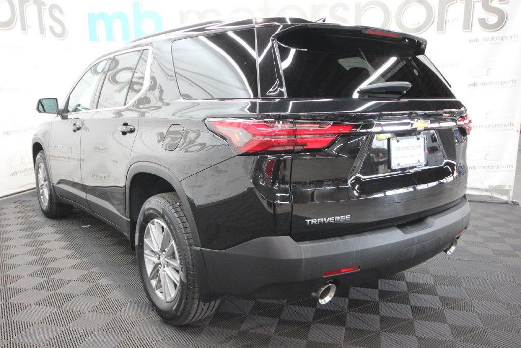 Used 2023 Chevrolet Traverse LT FWD image 4