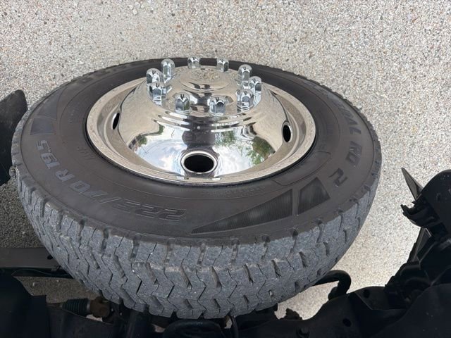 Used 2014 Ford F550 4x4 Regular Cab Super Duty image 8