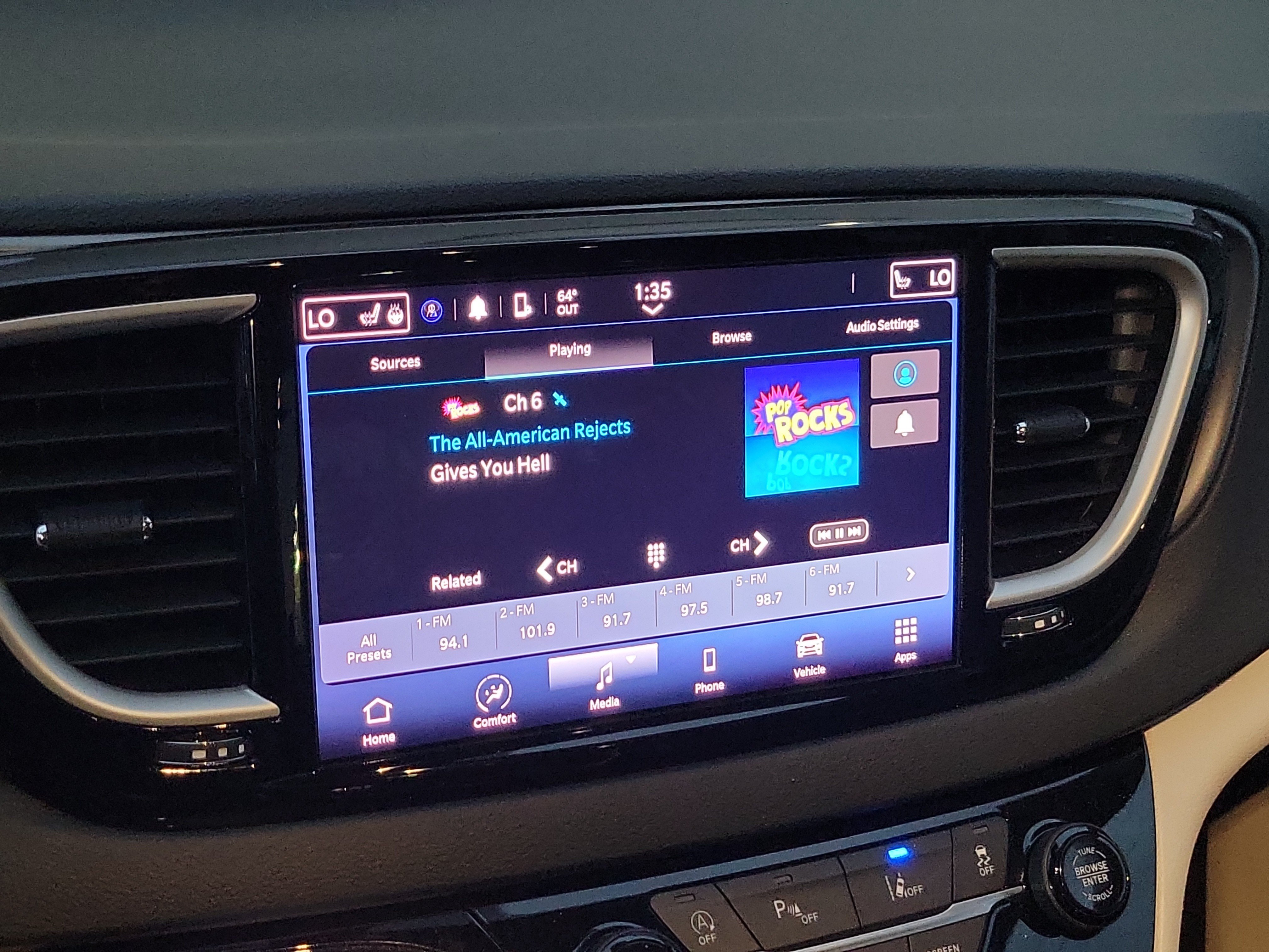 Used 2023 Chrysler Pacifica Touring-L FWD image 28