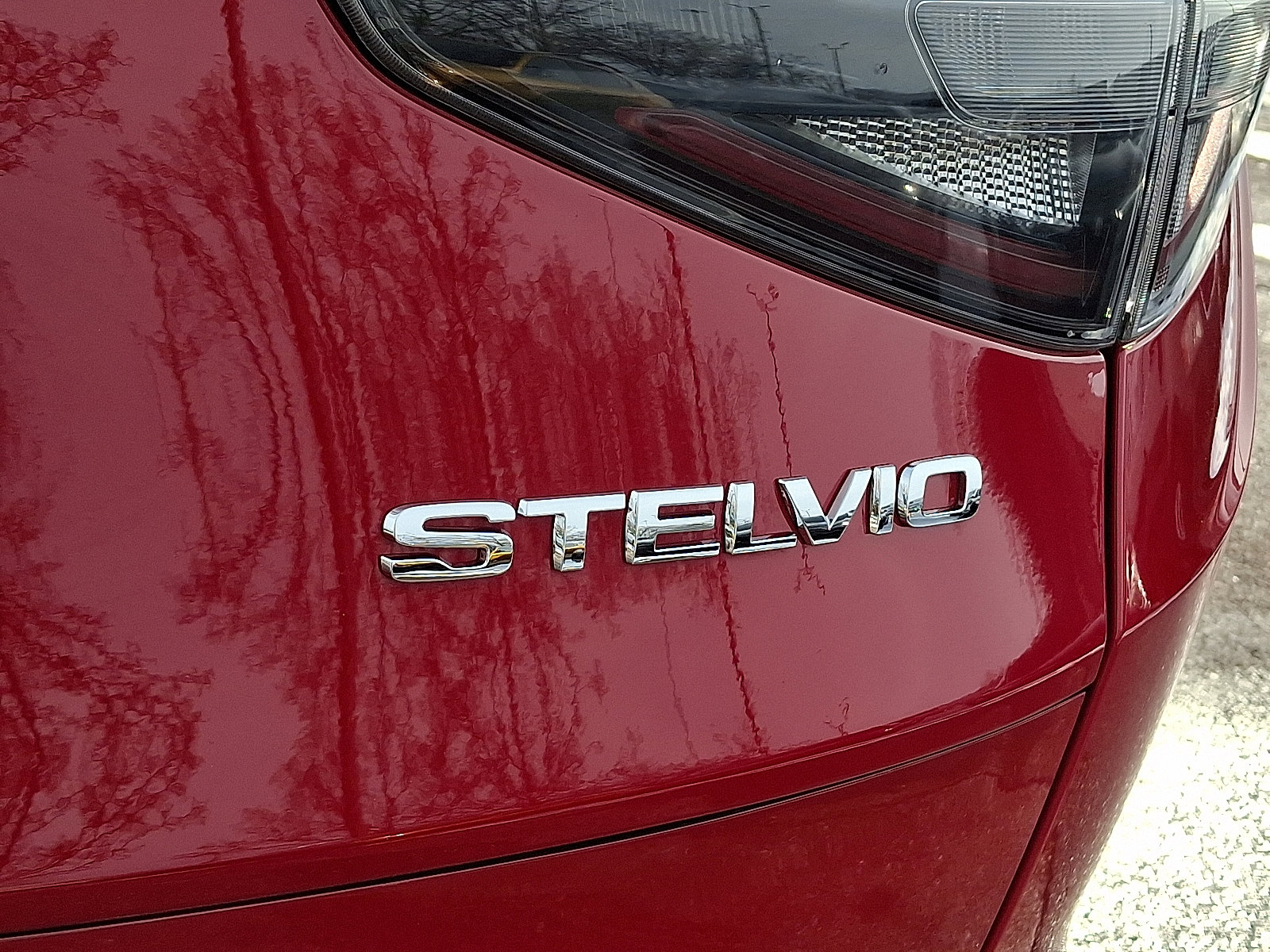 Used 2024 Alfa Romeo Stelvio Ti w/ Active Assist Plus Package image 32