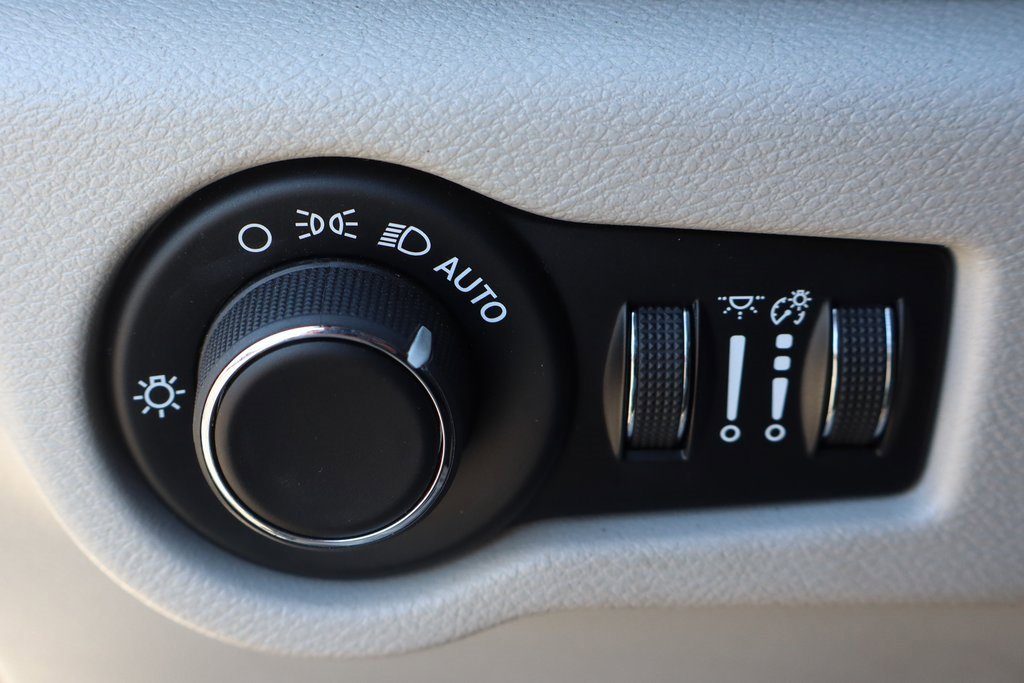 Used 2019 Chrysler Pacifica Touring image 17