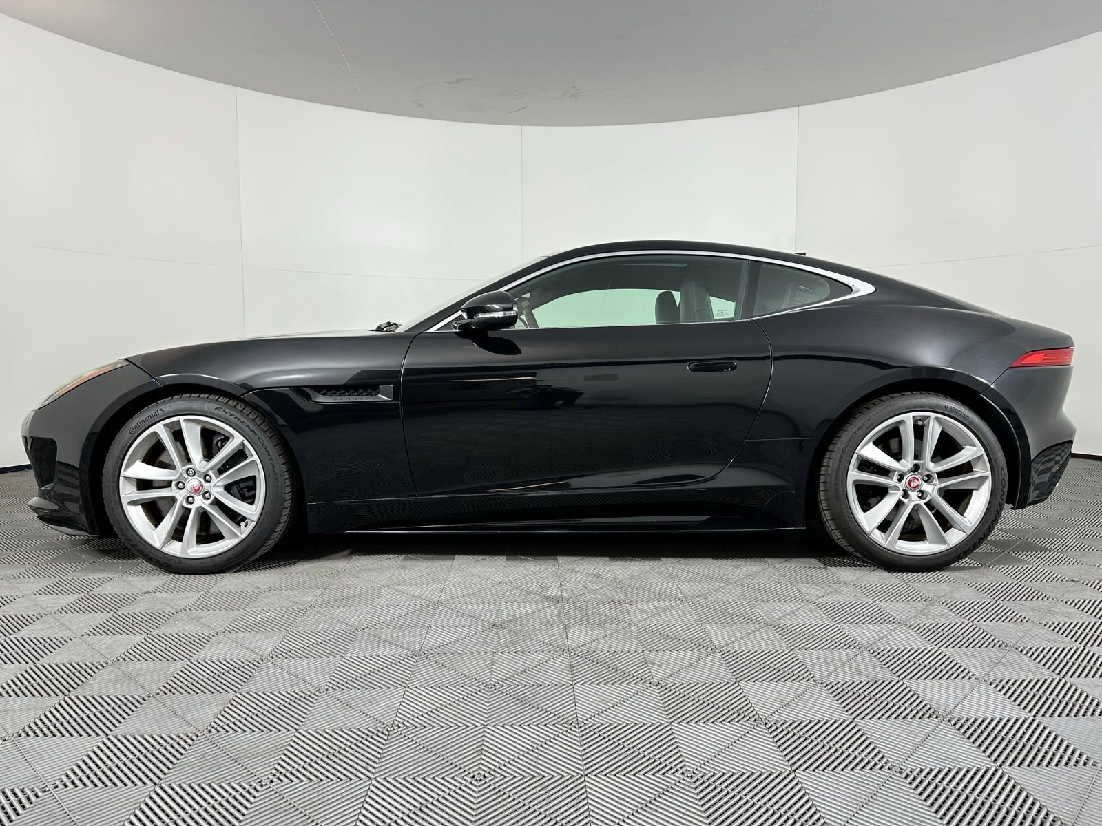 Used 2017 Jaguar F-TYPE S image 18