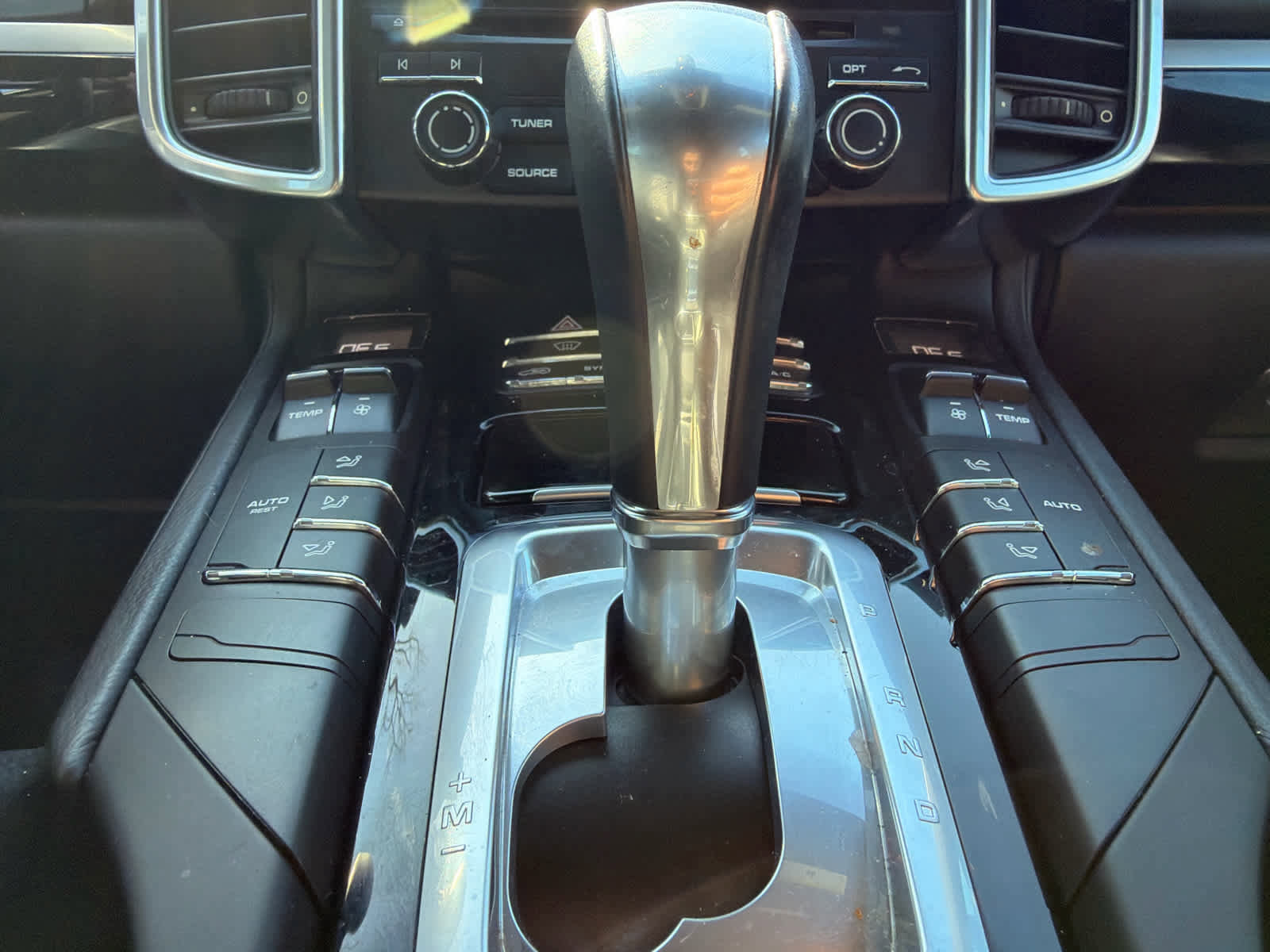 Used 2018 Porsche Cayenne Platinum Edition image 16