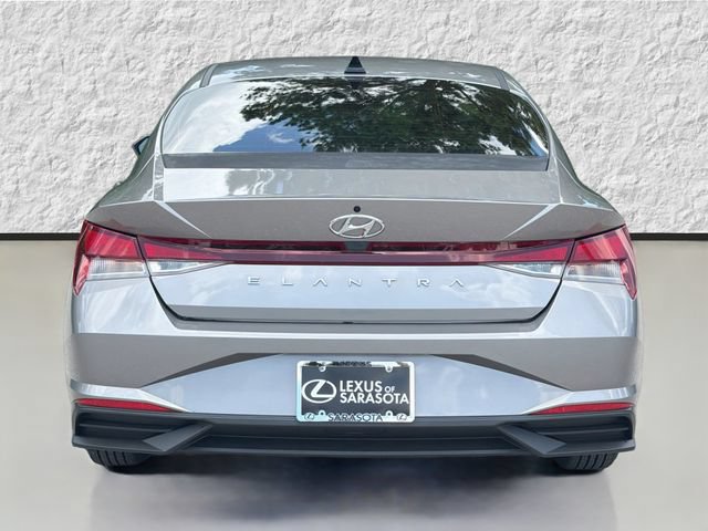 Used 2021 Hyundai Elantra SE FWD image 4