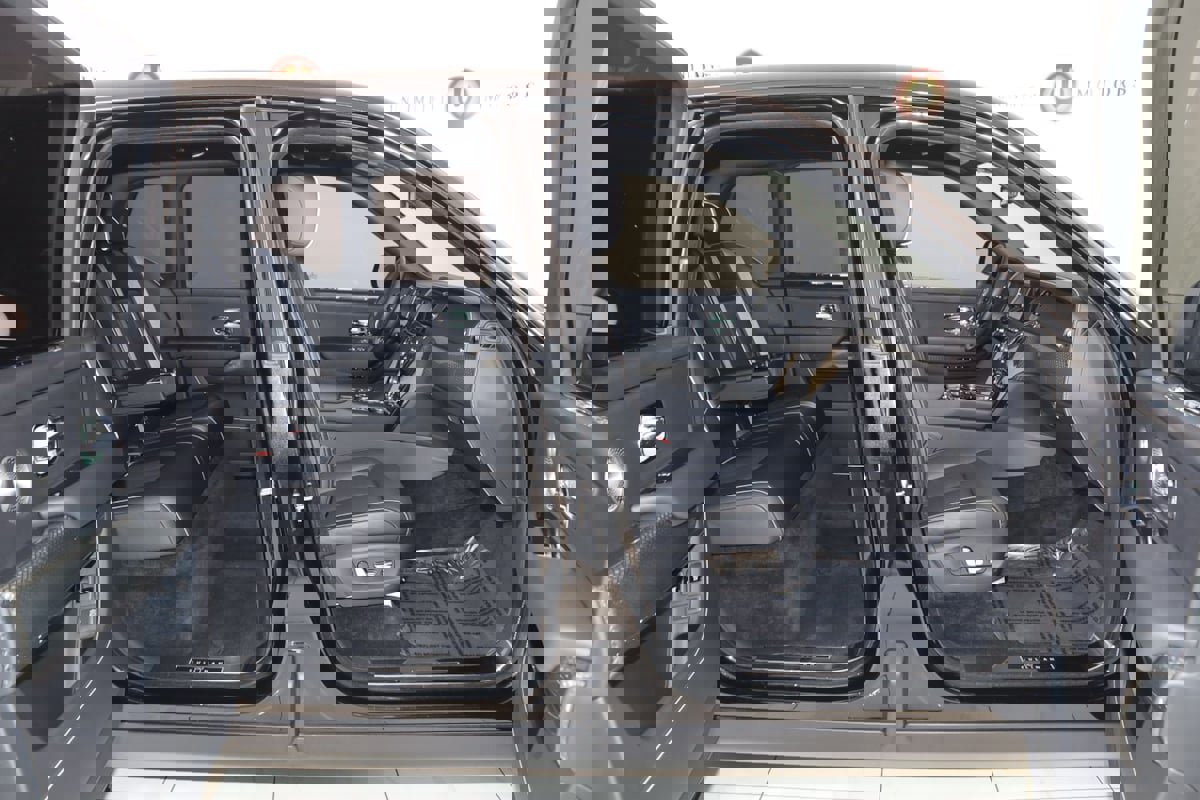 Used 2024 Rolls-Royce Cullinan Black Badge image 17