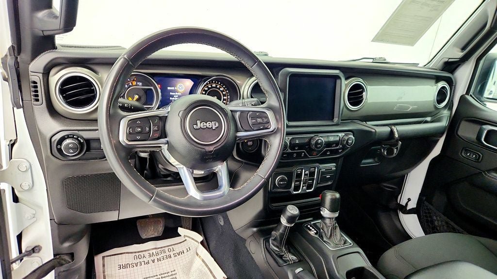 Used 2023 Jeep Gladiator Overland AWD/4WD image 12