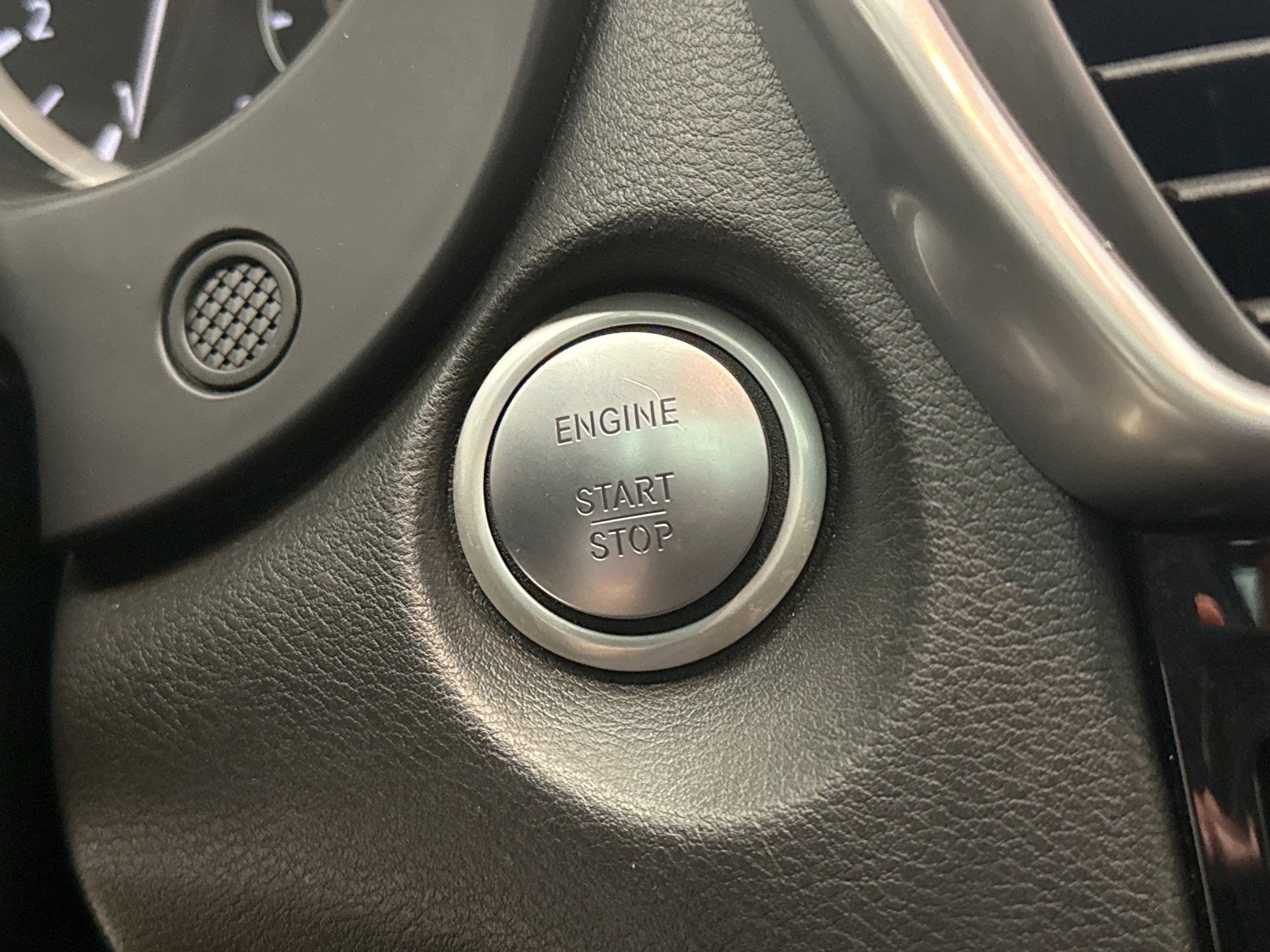 Used 2018 INFINITI QX30 Premium w/ Navigation Package AWD/4WD image 21