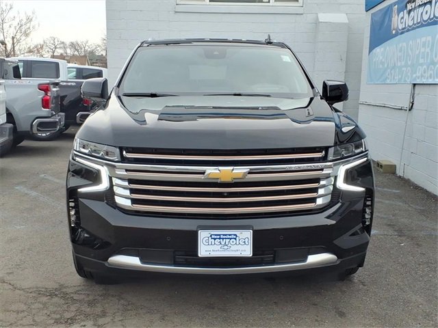 Used 2024 Chevrolet Suburban High Country w/ Advanced Technology Package image 2