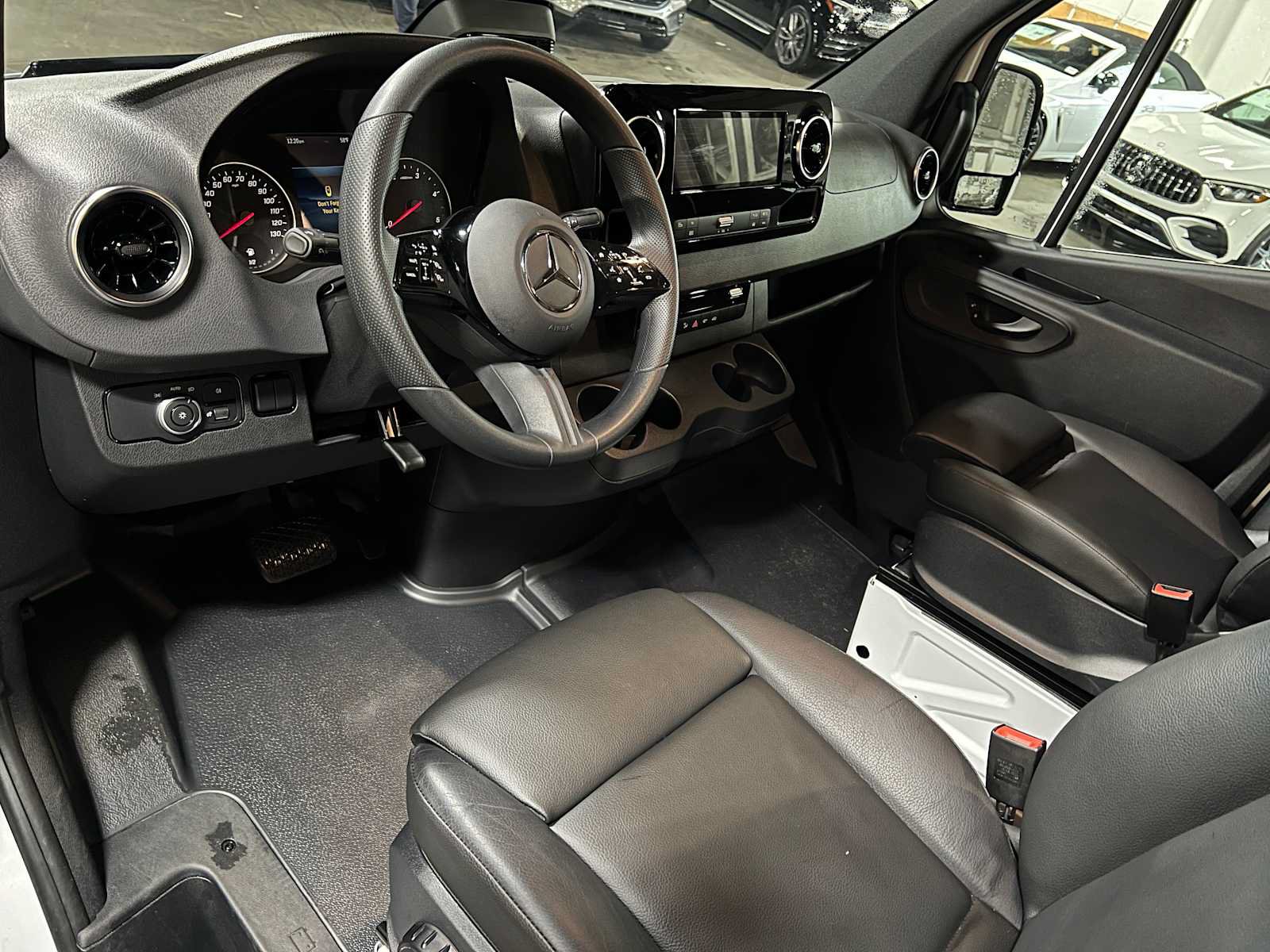 Used 2025 Mercedes-Benz Sprinter 2500 image 24
