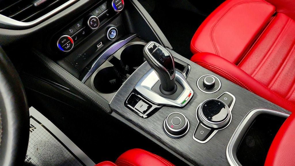 Used 2023 Alfa Romeo Stelvio Sprint image 17