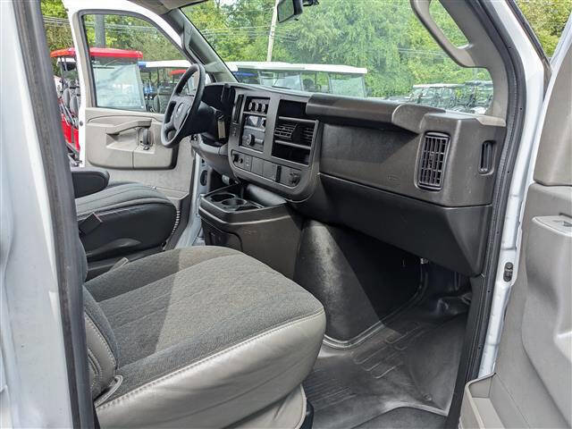 Used 2024 GMC Savana 2500 w/ Driver Convenience Package image 18