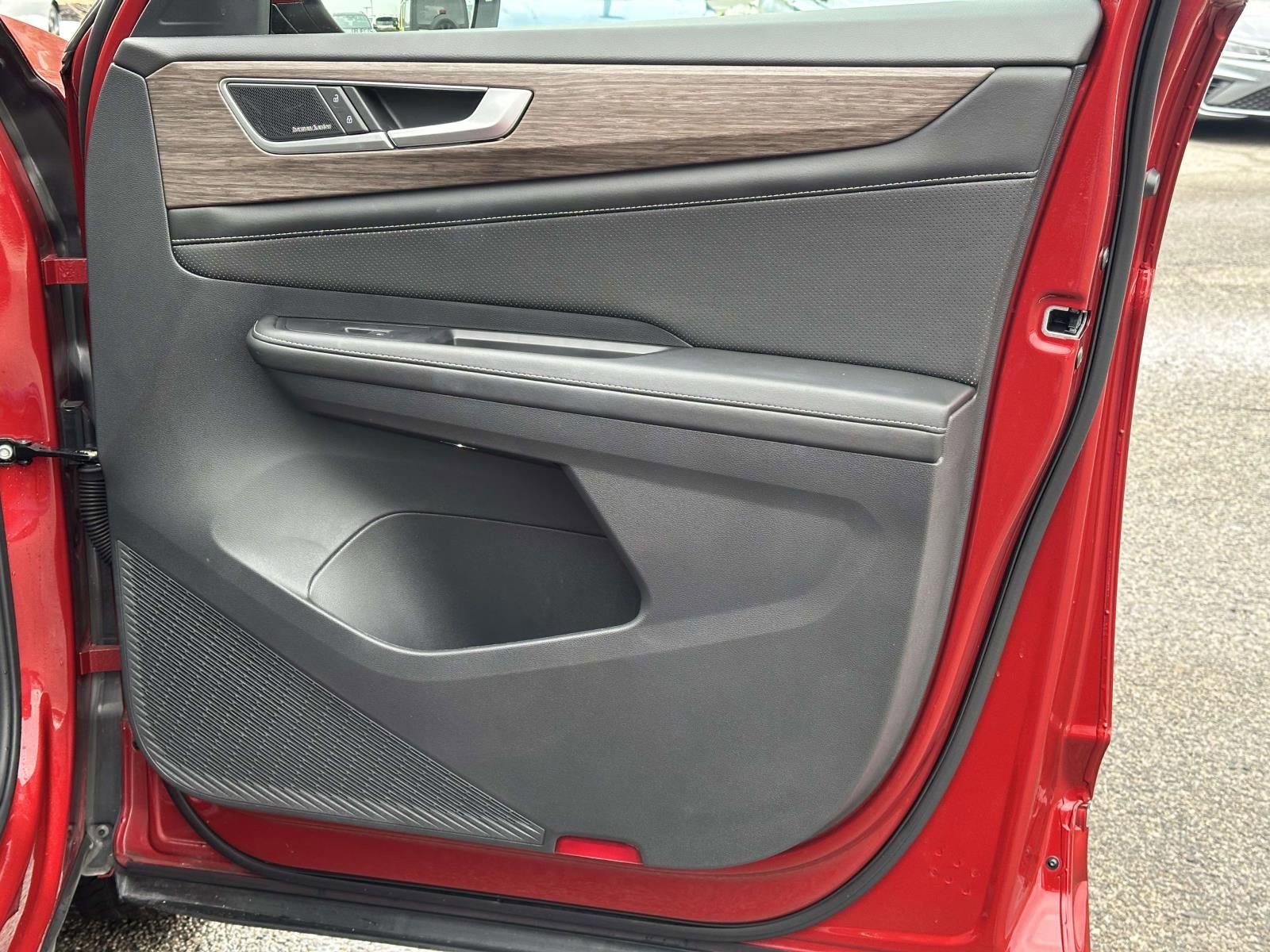 Certified 2025 Volkswagen Atlas SEL Premium R-Line image 9