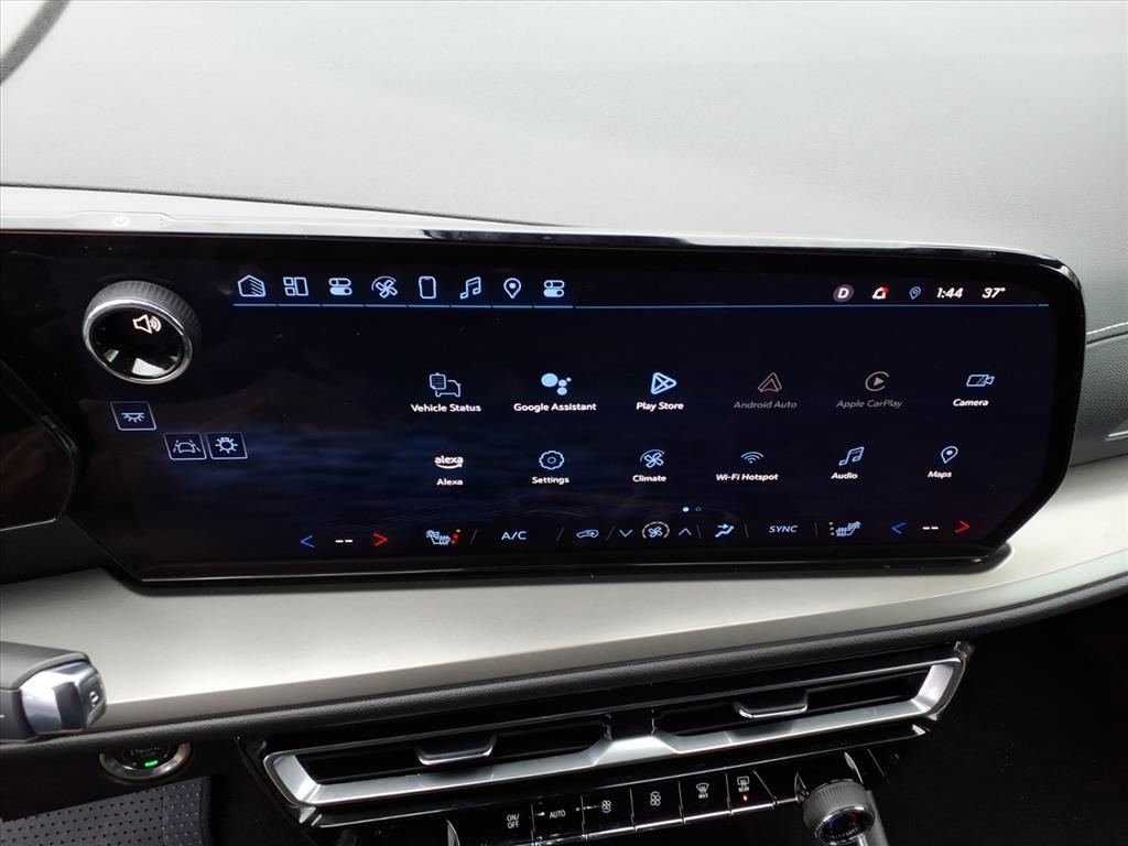 Used 2024 Chevrolet Traverse LS image 27