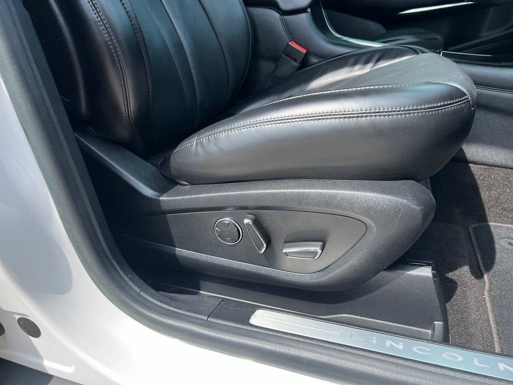 Used 2019 Lincoln MKC Reserve w/ MKC Technology Package FWD image 23