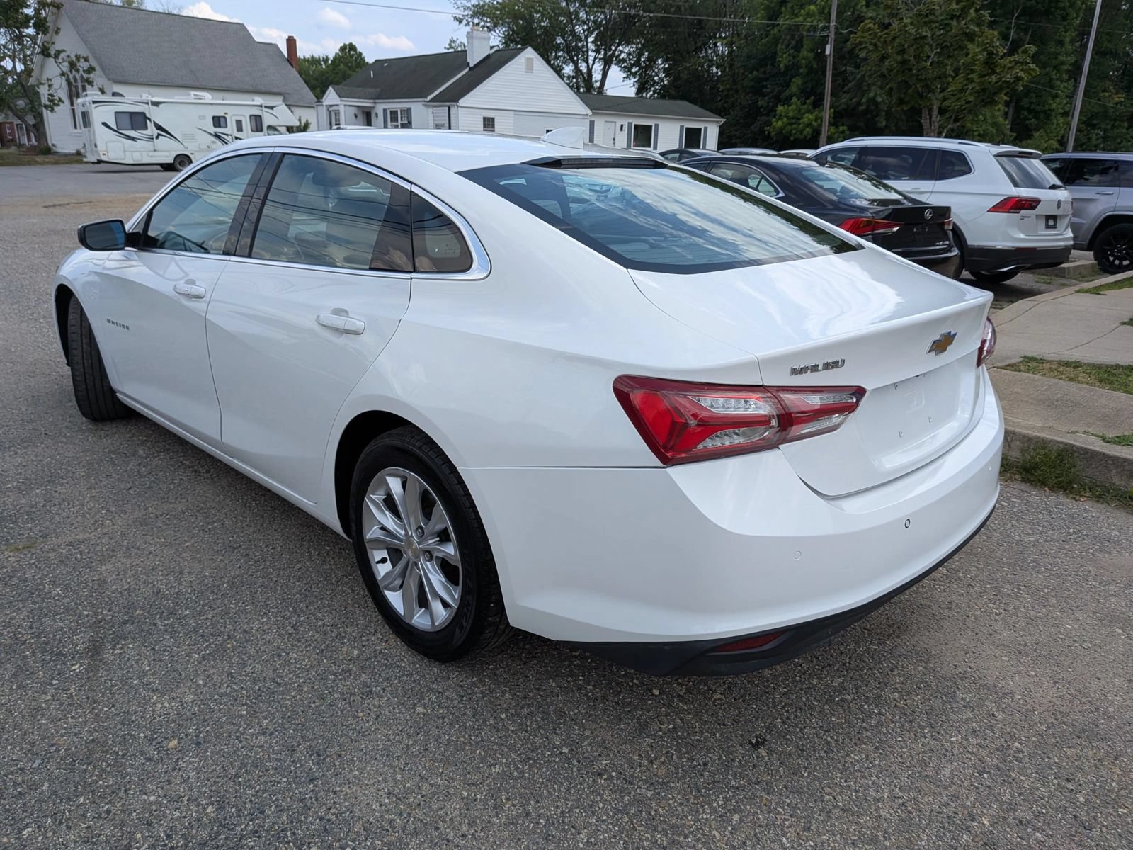 Used 2021 Chevrolet Malibu LT FWD image 4