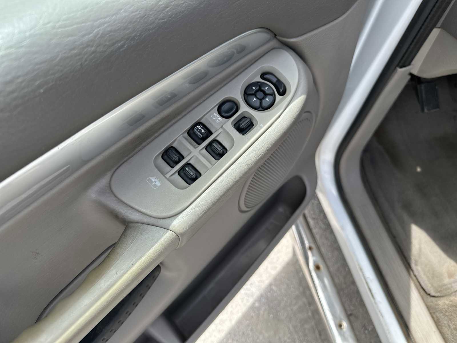 Used 2005 Dodge Ram 1500 Truck SLT RWD image 17