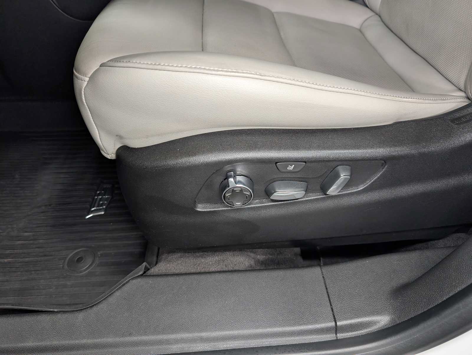 Used 2019 Cadillac XT4 Premium Luxury AWD/4WD image 38