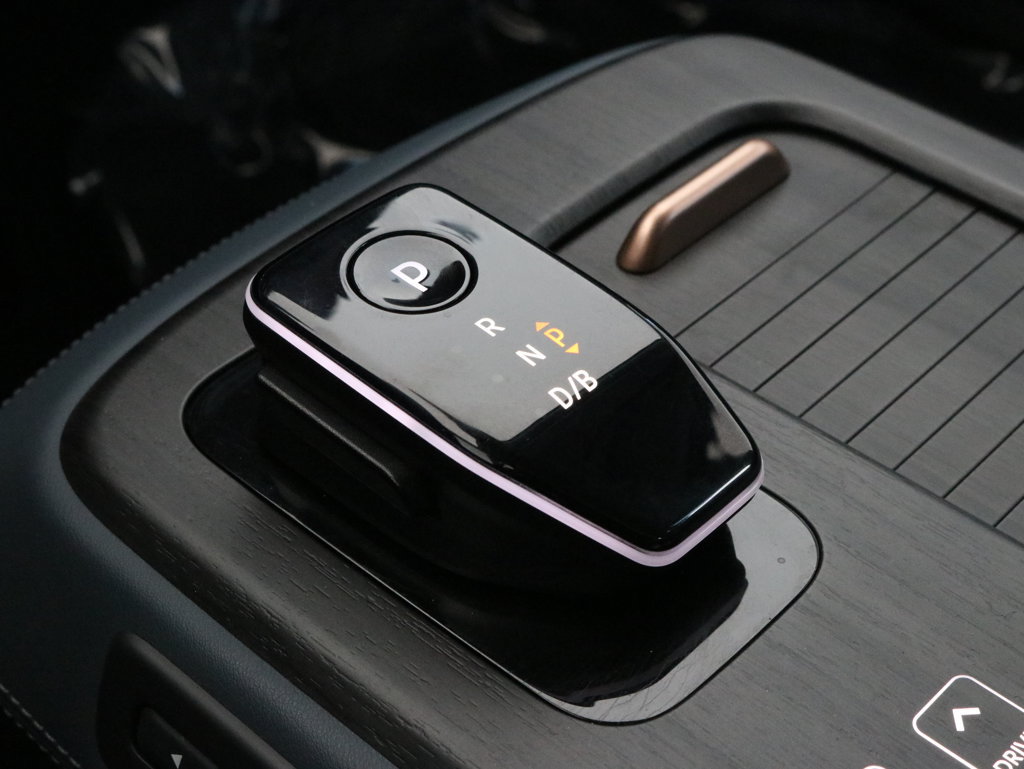 Used 2024 Nissan Ariya AWD image 21
