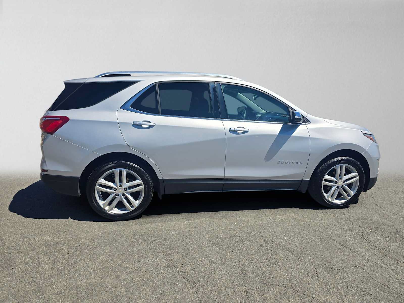 Used 2018 Chevrolet Equinox Premier AWD/4WD image 2