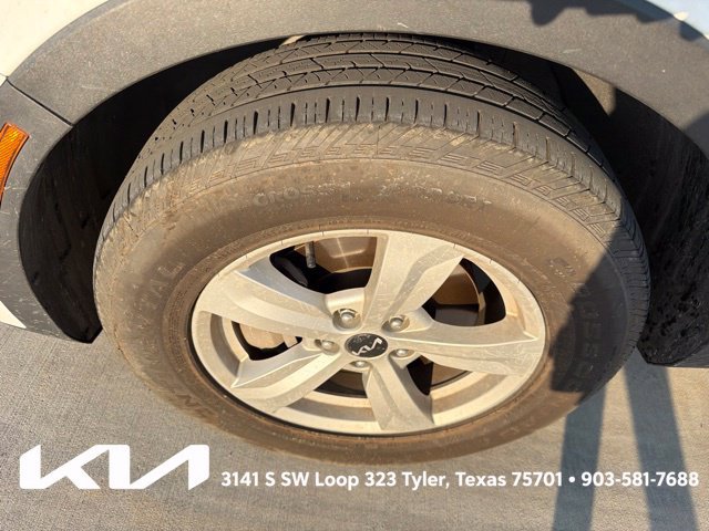 Certified 2023 Kia Sorento LX FWD image 4