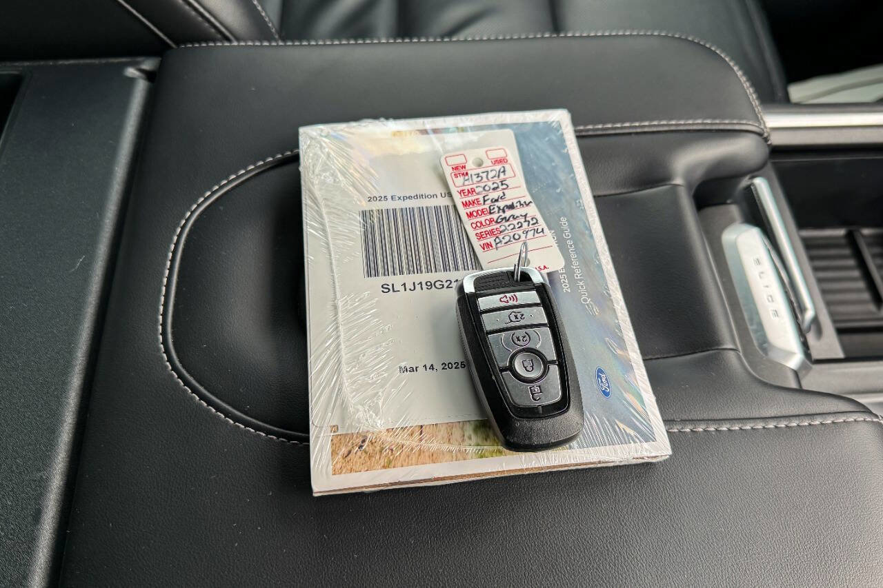 Used 2025 Ford Expedition Max Platinum image 44