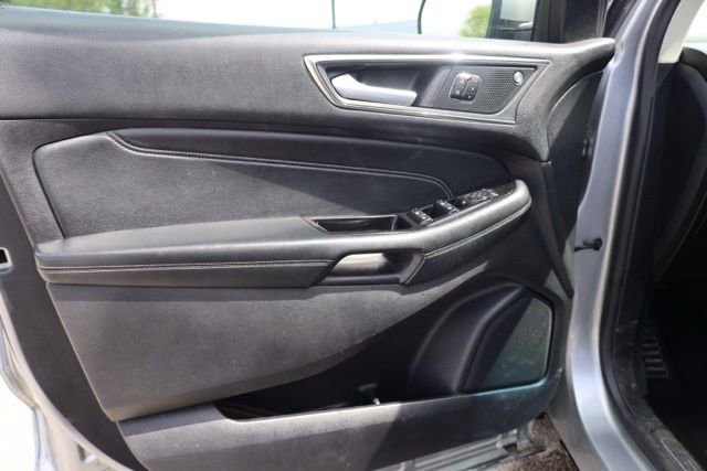 Used 2020 Ford Edge Titanium image 19