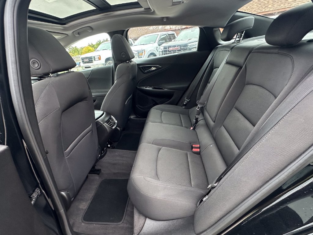 Used 2017 Chevrolet Malibu LT FWD image 19