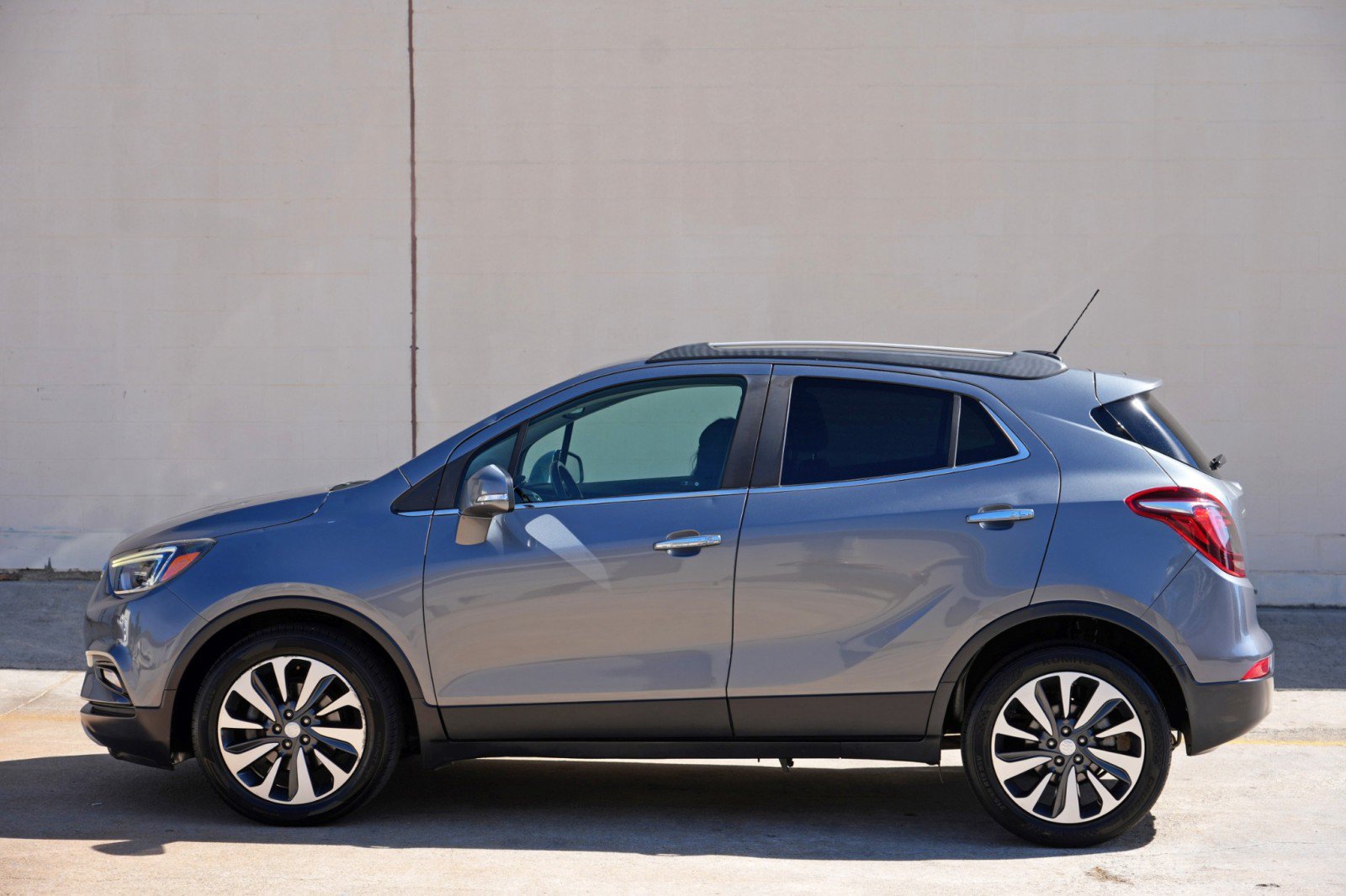 Used 2019 Buick Encore Essence FWD image 46