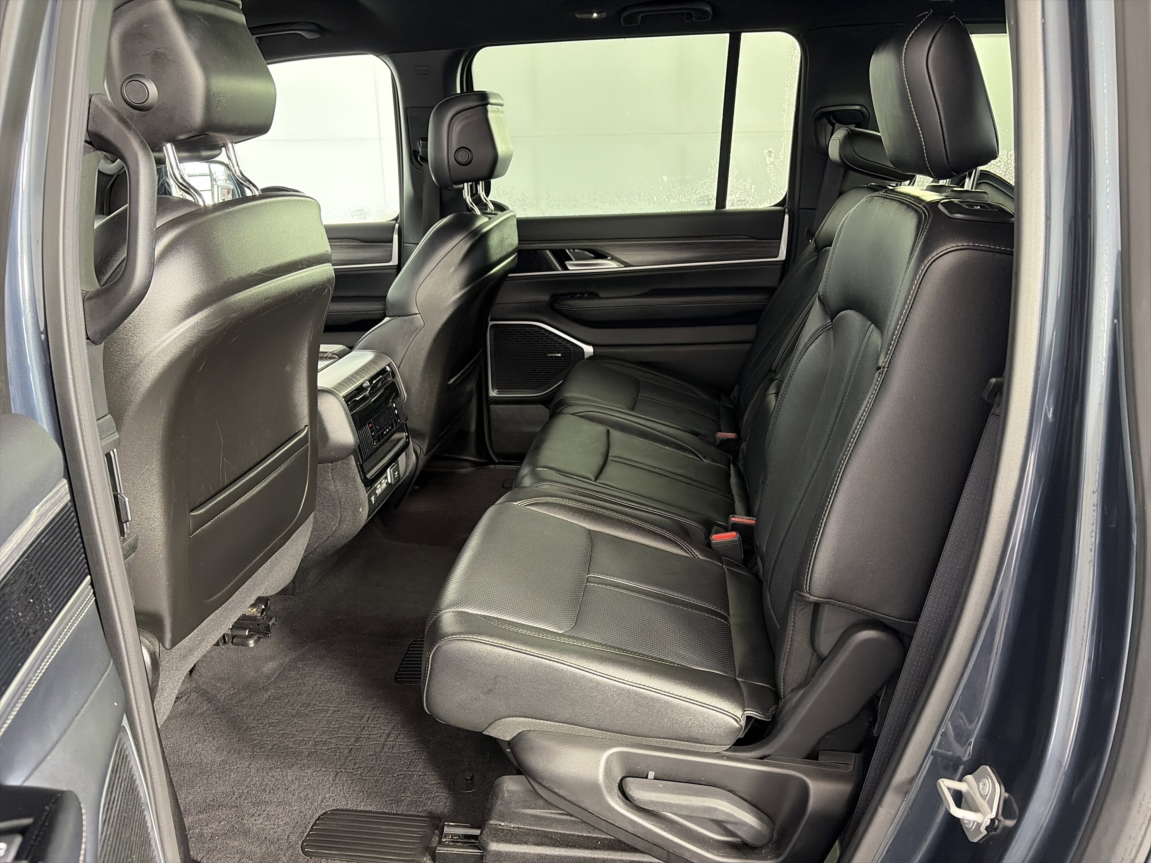 Used 2024 Jeep Wagoneer L Series II w/ Flexible Seating Group image 7