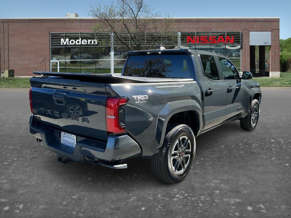 Used 2024 Toyota Tacoma TRD Sport AWD/4WD image 4