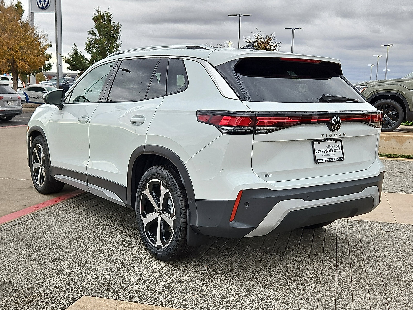 New 2026 Volkswagen Tiguan SE image 2