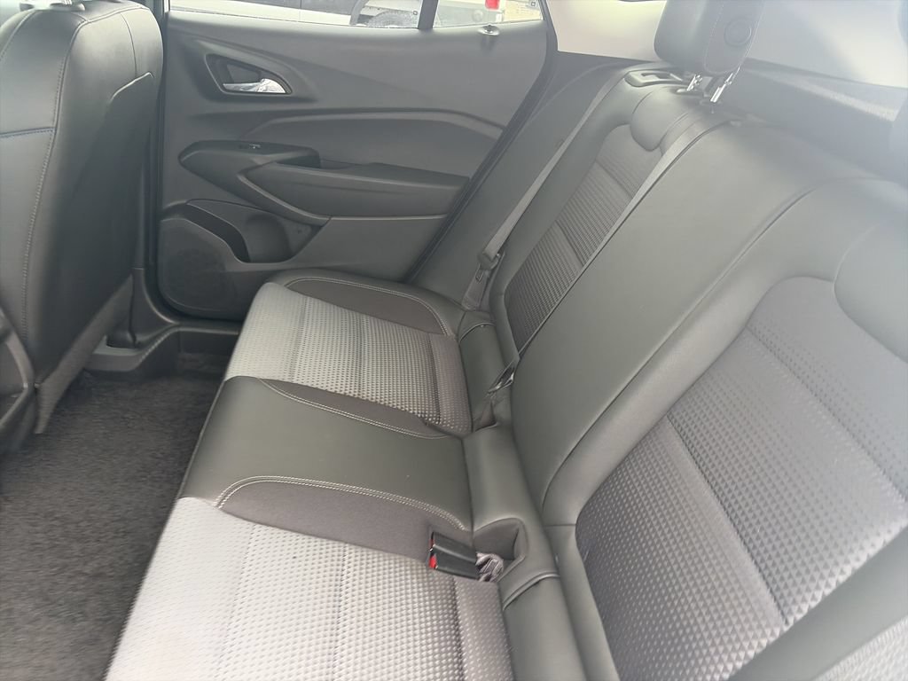 Used 2025 Chevrolet Trax LT FWD image 30
