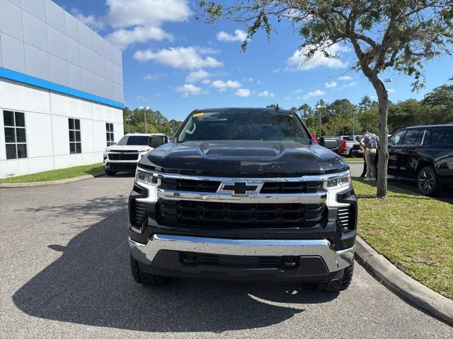 Used 2023 Chevrolet Silverado 1500 LT AWD/4WD image 2