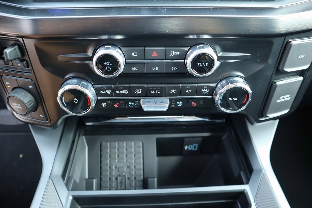 New 2026 Ford F250 Lariat w/ Black Appearance Package image 7