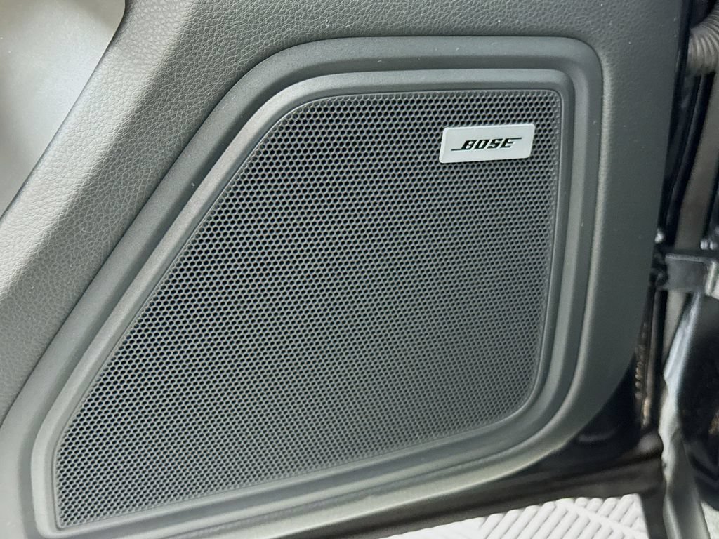 Certified 2025 Porsche Macan AWD/4WD image 21