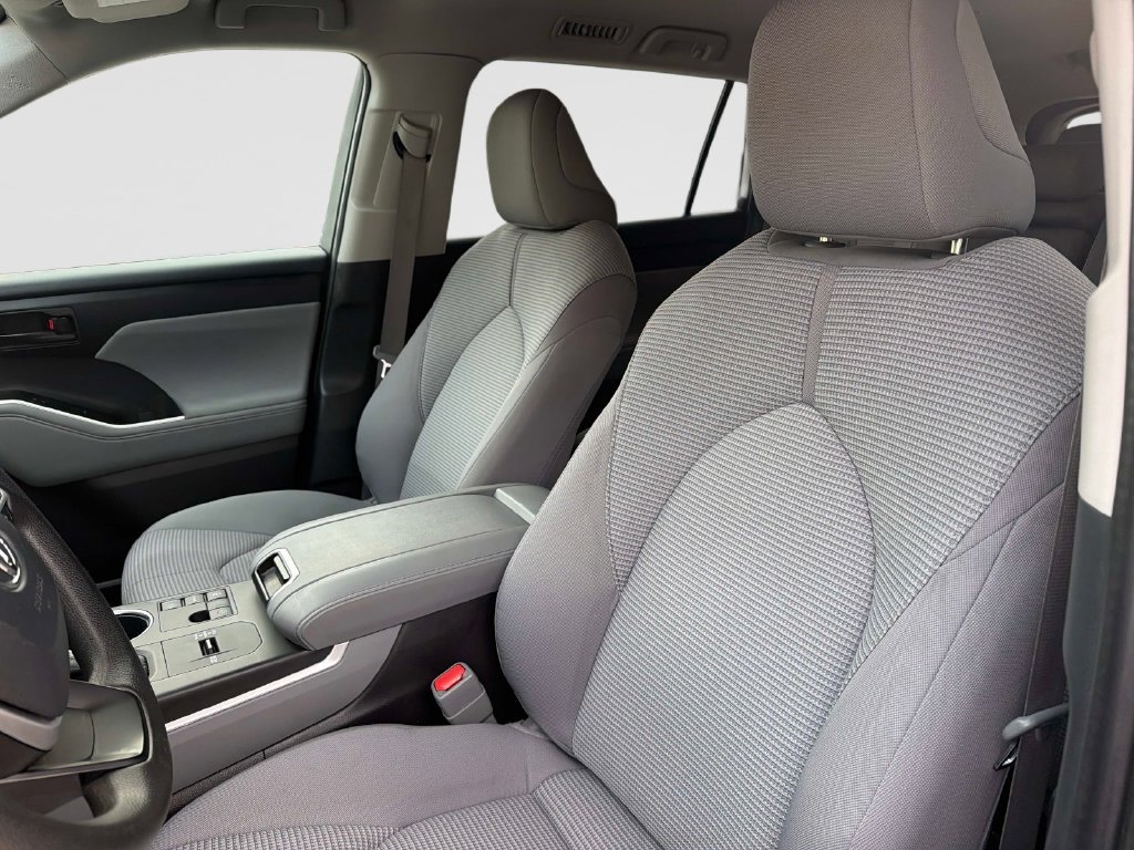 Used 2023 Toyota Highlander L FWD image 22
