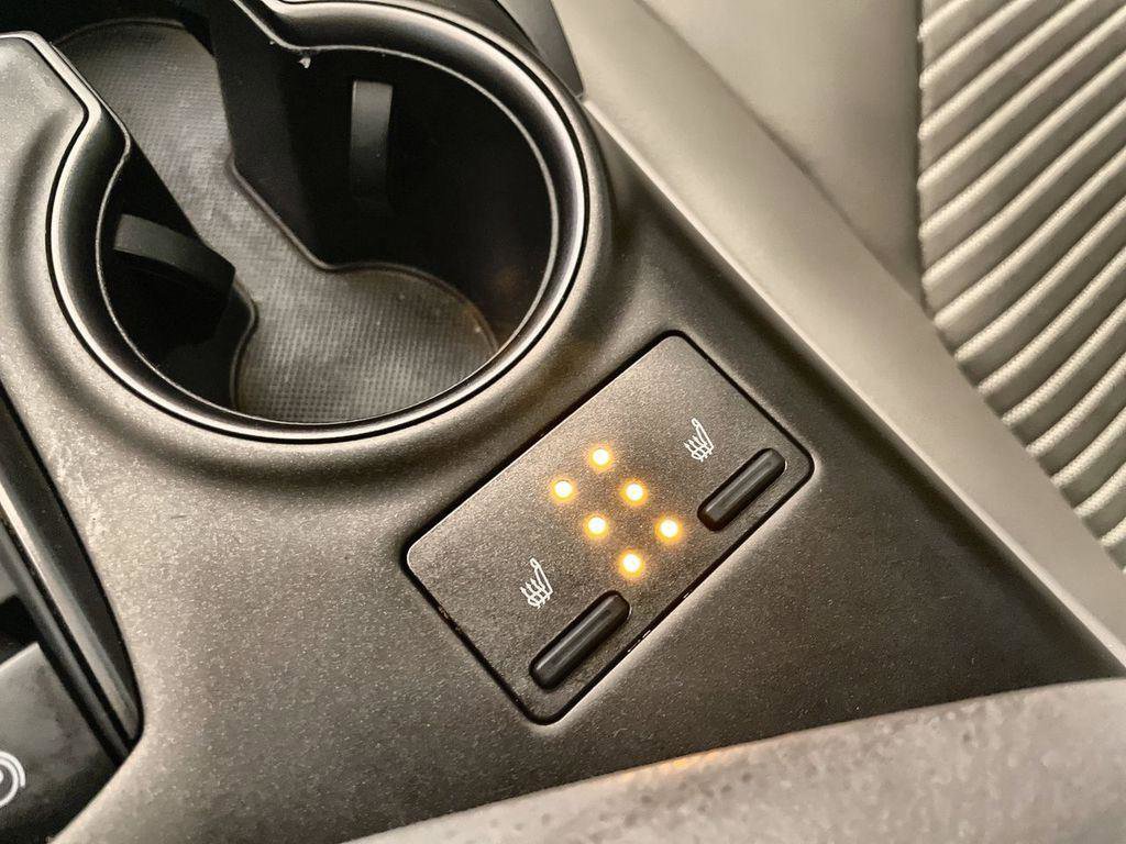 Used 2021 Toyota Camry SE w/ Cold Weather Package image 31