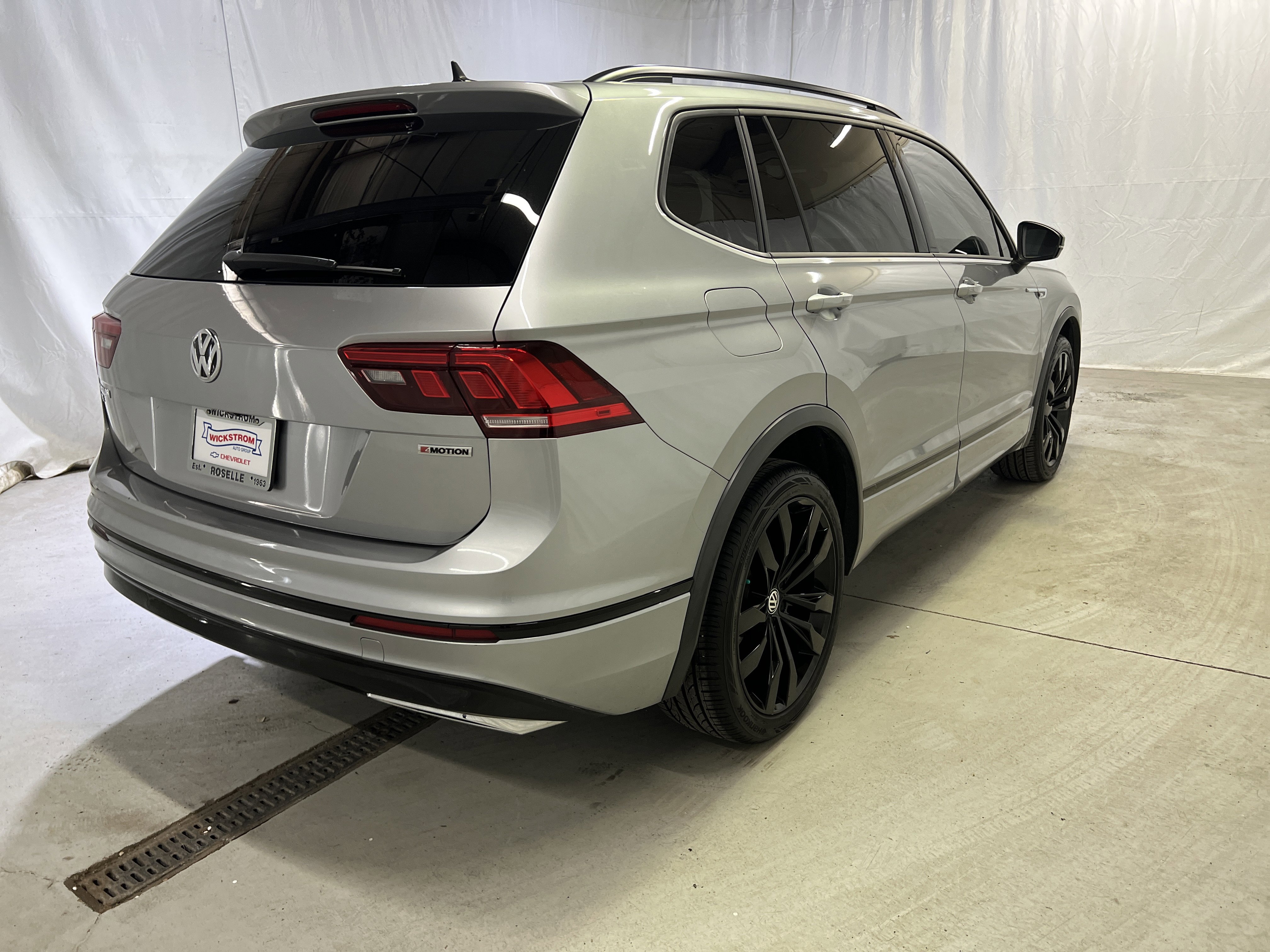 Used 2021 Volkswagen Tiguan SE R-Line w/ 3rd Row Seat Package AWD/4WD image 11