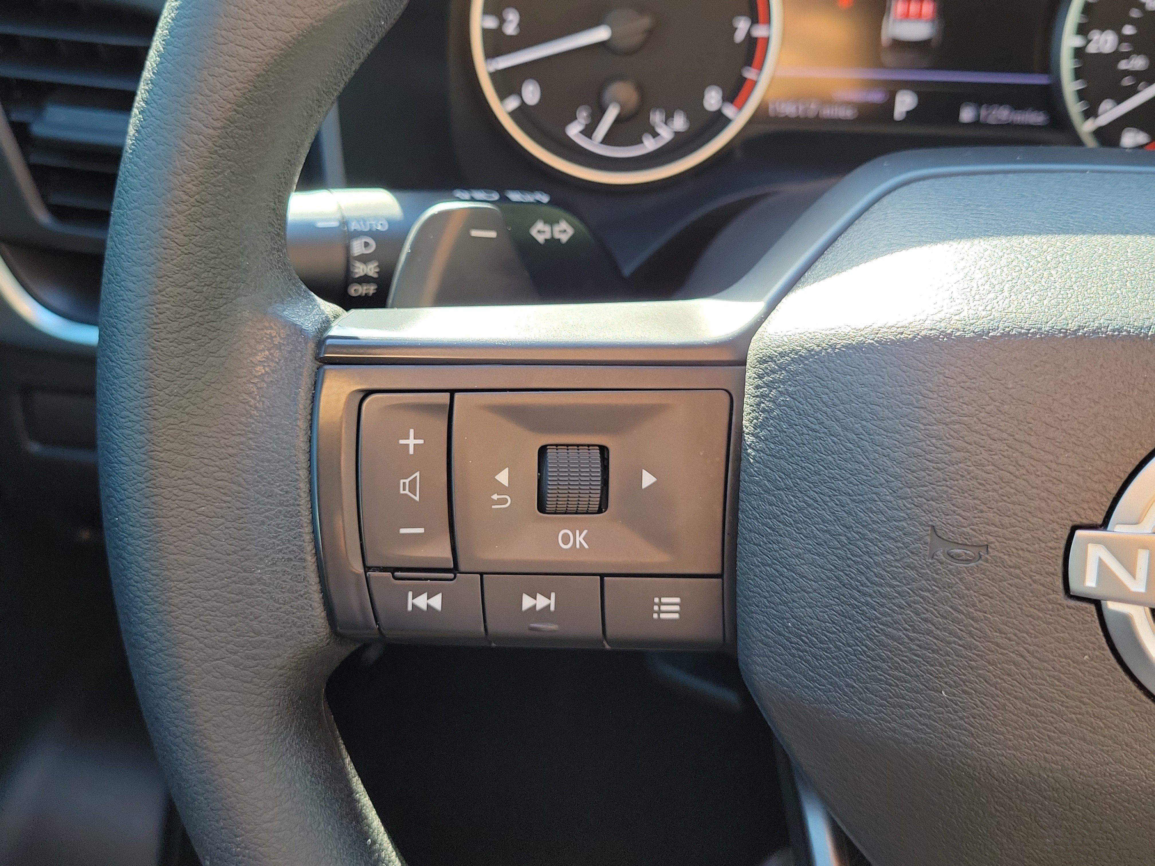 Certified 2025 Nissan Rogue S FWD image 22