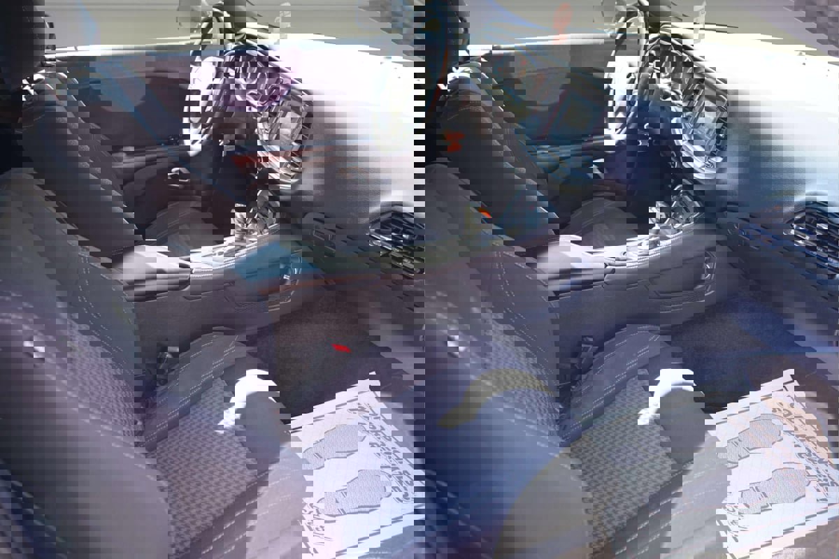 Used 2015 Dodge Challenger SXT RWD image 15